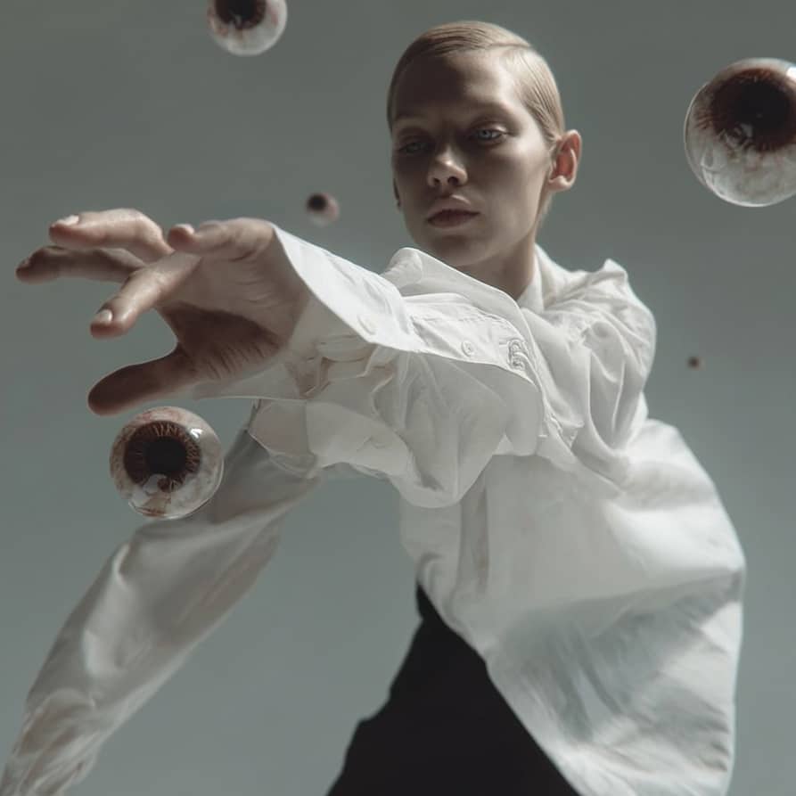 AI-SerieEyeWeird2